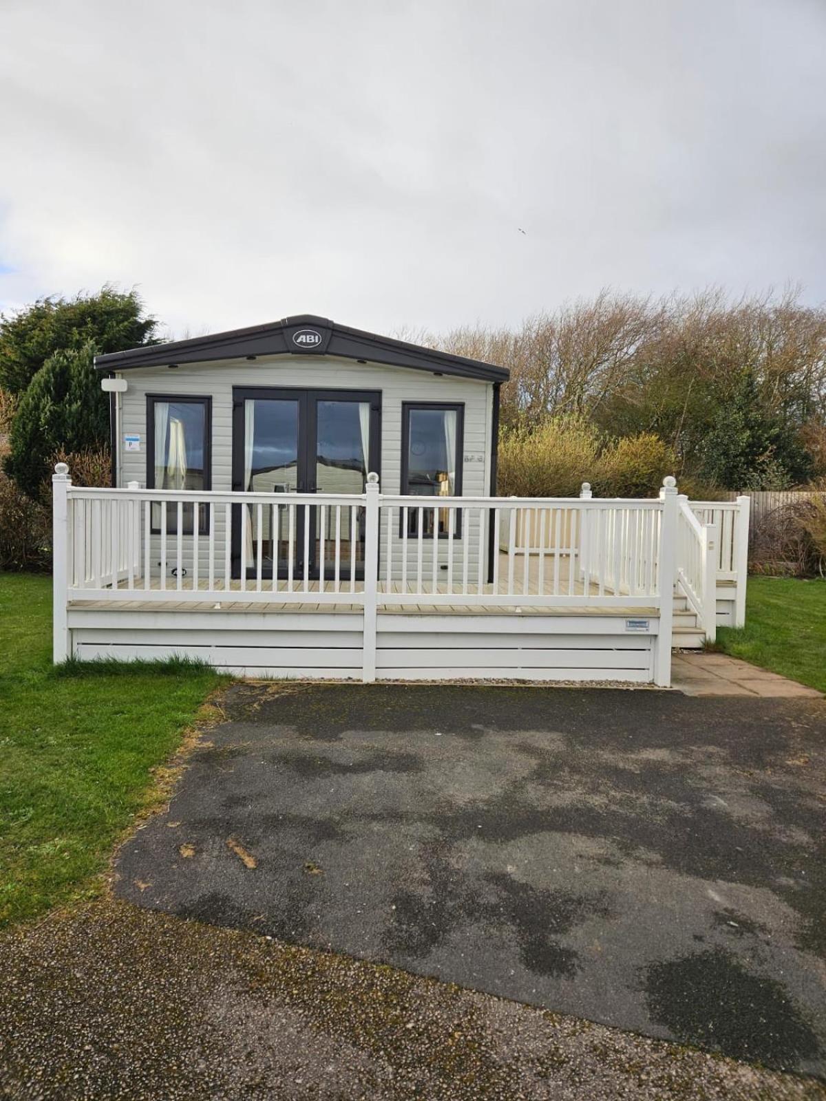Roadnights Retreat Hotel Heysham Exterior photo
